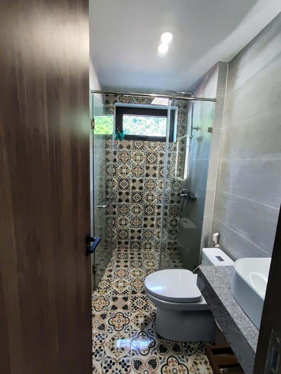 The Coral Homestay & Pub Tân Hiệ Bagian luar foto